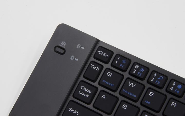 IOS、安卓、windows三系統(tǒng)通用鋁合金折疊藍(lán)牙鍵盤(pán) 兩折金屬鍵盤(pán)