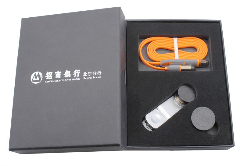 招商銀行北京分行定制款數(shù)據(jù)線、手機(jī)鏡頭