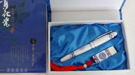 青花瓷簽字筆、U盤套裝（8G）