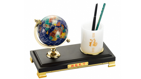 仿紅木，合金，塑膠蘭色地球筆筒、筆臺(tái)